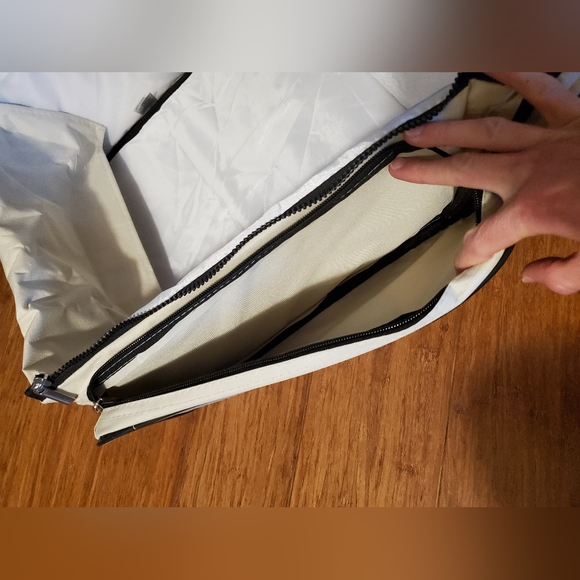 Travel changing table - Picture 6 of 12